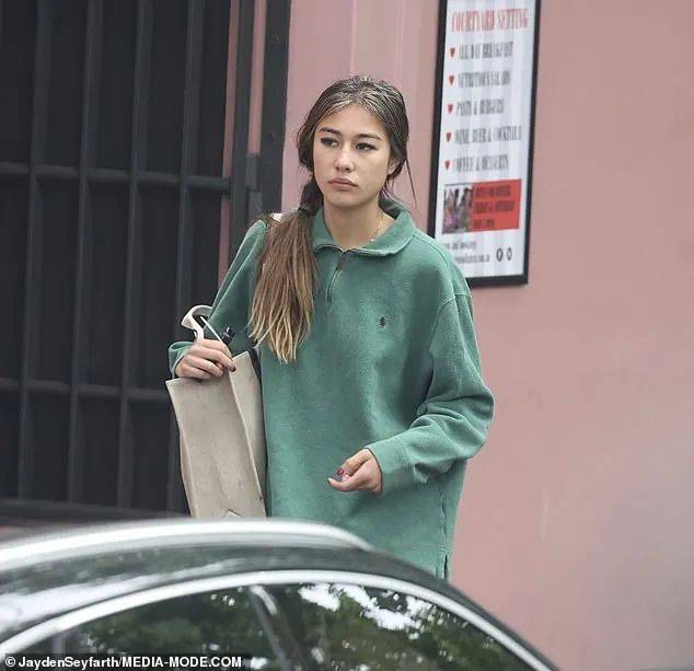 澳洲19岁亚裔女孩靠当“网黄”实现财富自由！父亲是知名医生