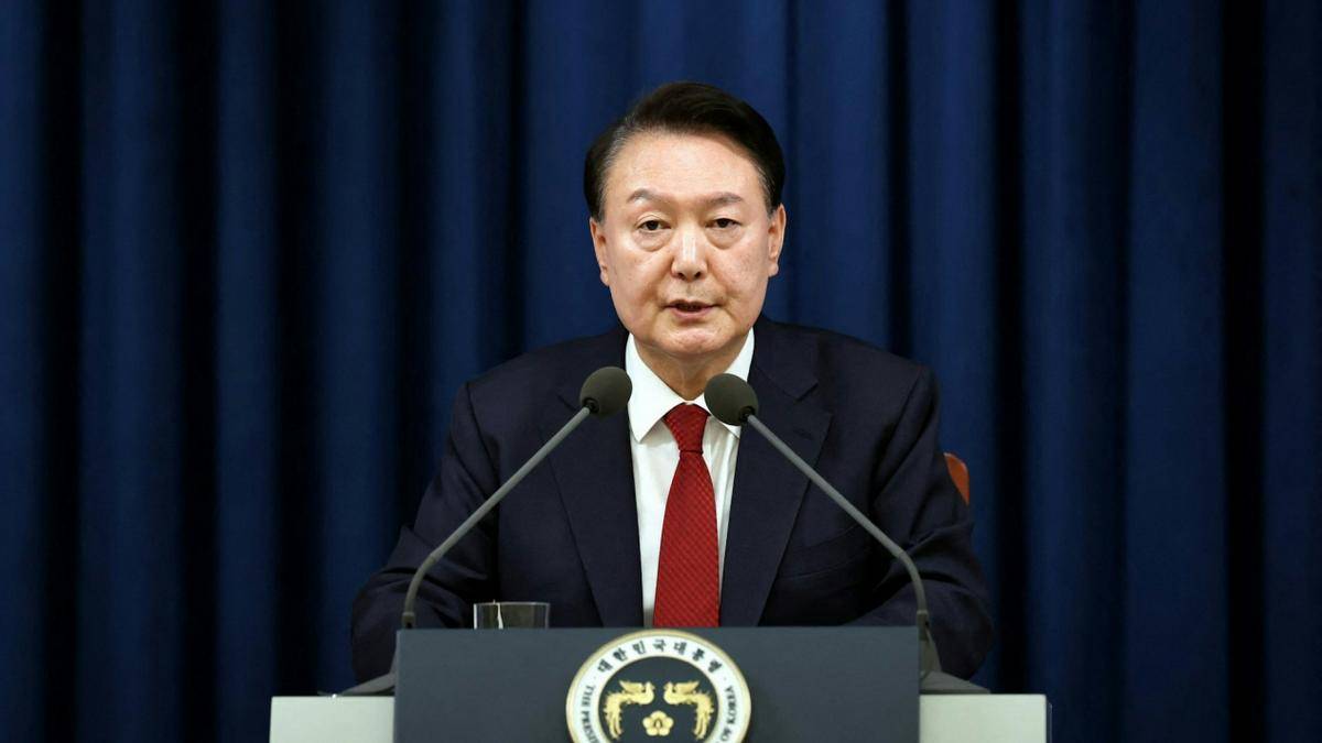 韩国政坛一夜大乱！150人冲进总统府，尹锡悦组织一万支持者拒捕