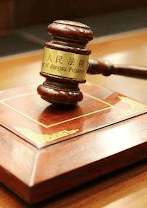 再婚男子向前妻儿子转账300万被现任起诉，法院判返还100万，律师解读