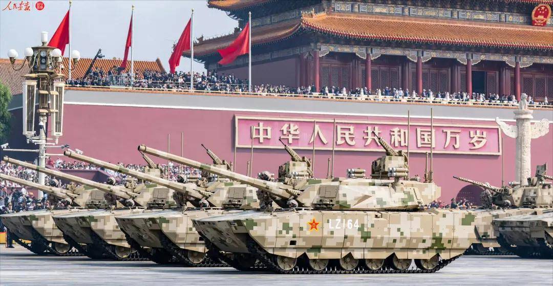 上打无人机，下打坦克！混动电驱！360度全景！100坦克有多厉害？