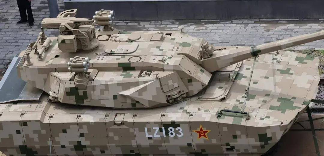 上打无人机，下打坦克！混动电驱！360度全景！100坦克有多厉害？