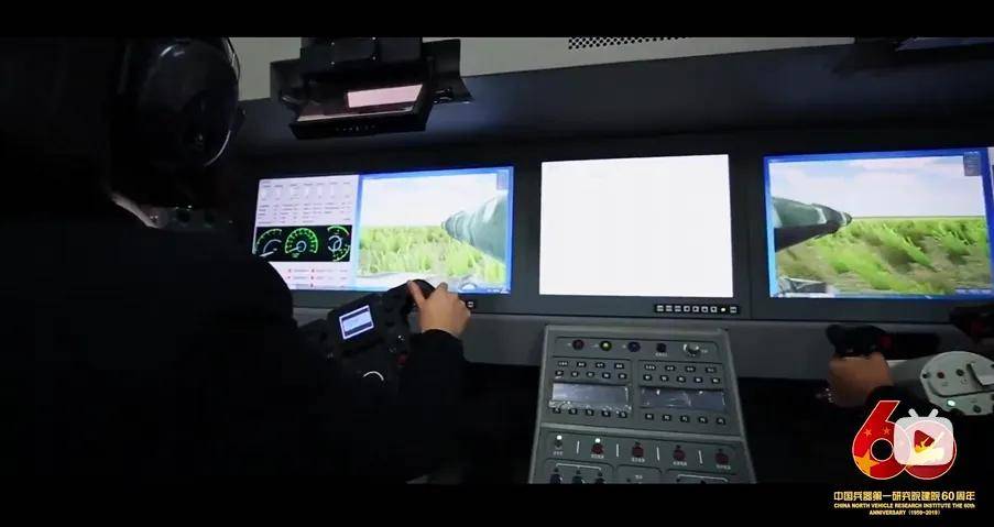 上打无人机，下打坦克！混动电驱！360度全景！100坦克有多厉害？