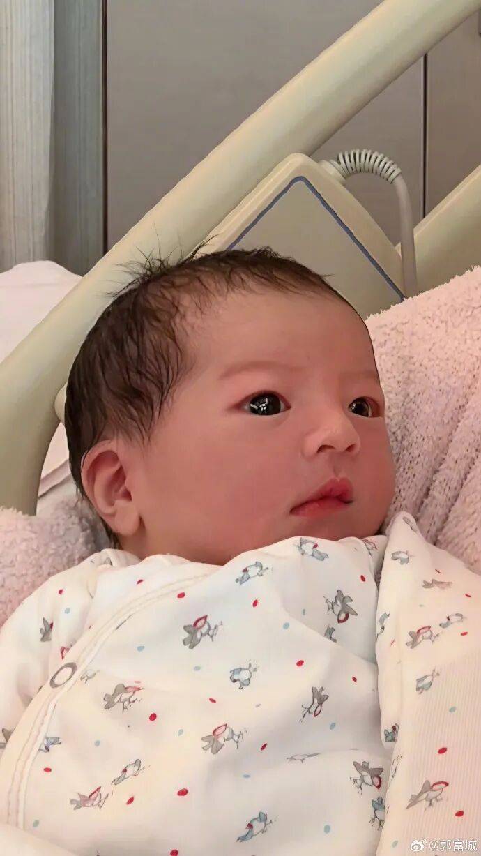 郭富城官宣三胎出生！“我们家就是女神之家”