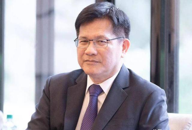 赖清德心腹偷偷离台，大陆再次祭出3大棒，郑丽文决定拼一把