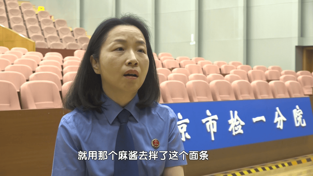男子家中吃面，离奇身亡！凶手竟是岳母的再婚丈夫，男扮女装逃跑后被抓