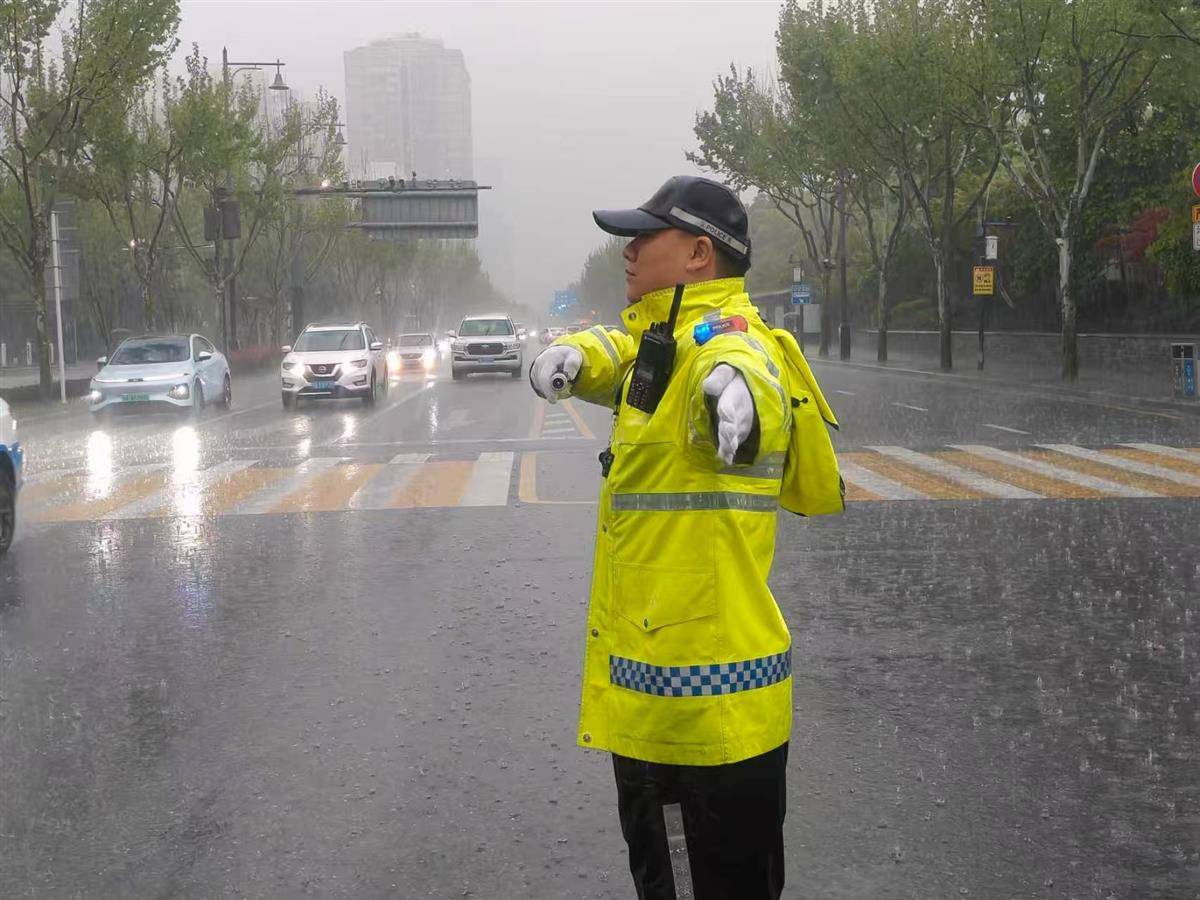武汉交警提示:明早请提前半小时出门!